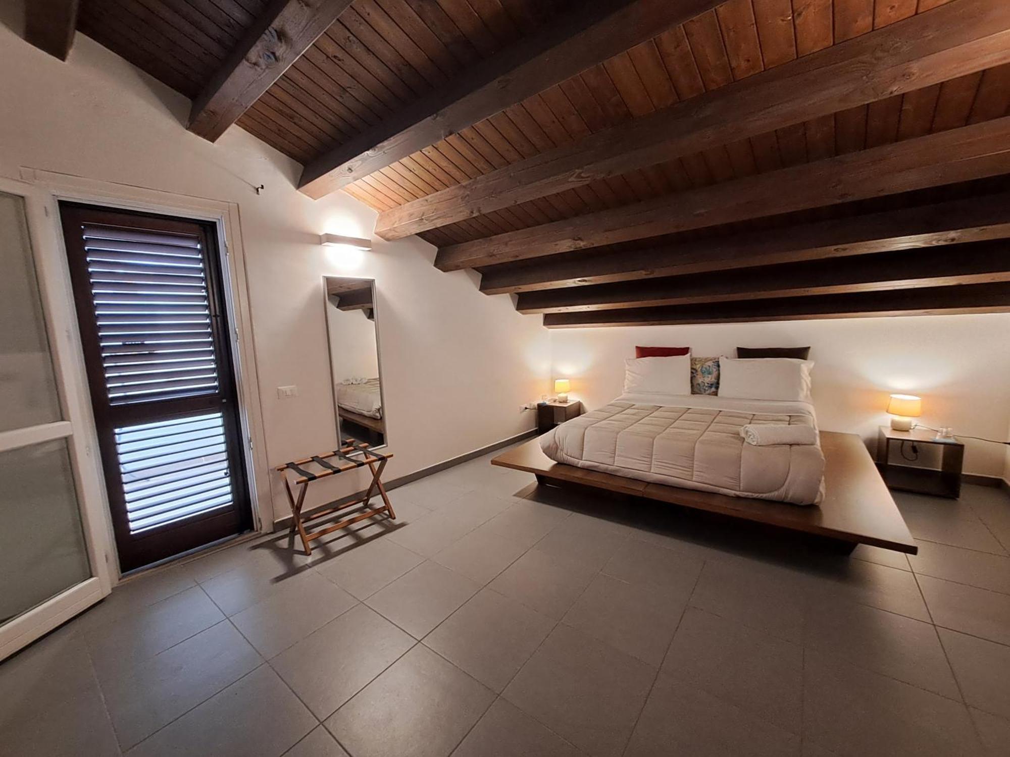 Sopra Moltivolti Guesthouse Палермо Номер фото